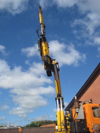 Volvo med 90 tm kran til Paraguay, 