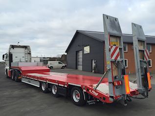 Levering af trækker og fabriksny maskintrailer til Risager Skovservice, 